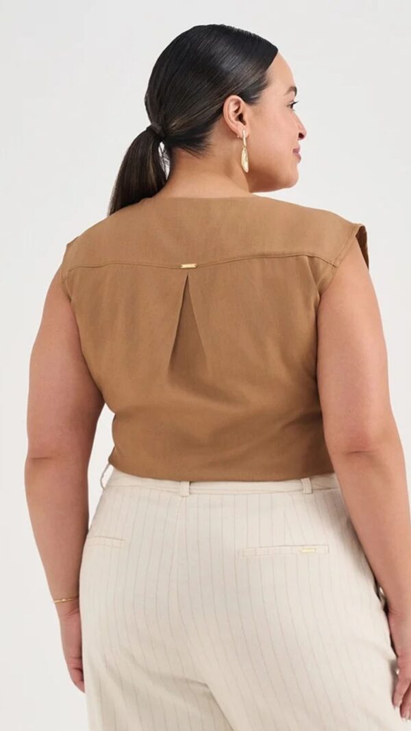 Blusa com Decote V Estela - Image 3