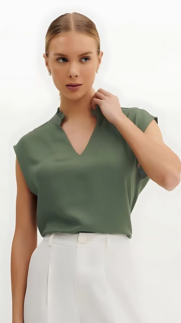 Blusa com Detalhe na Gola Luna - Image 2