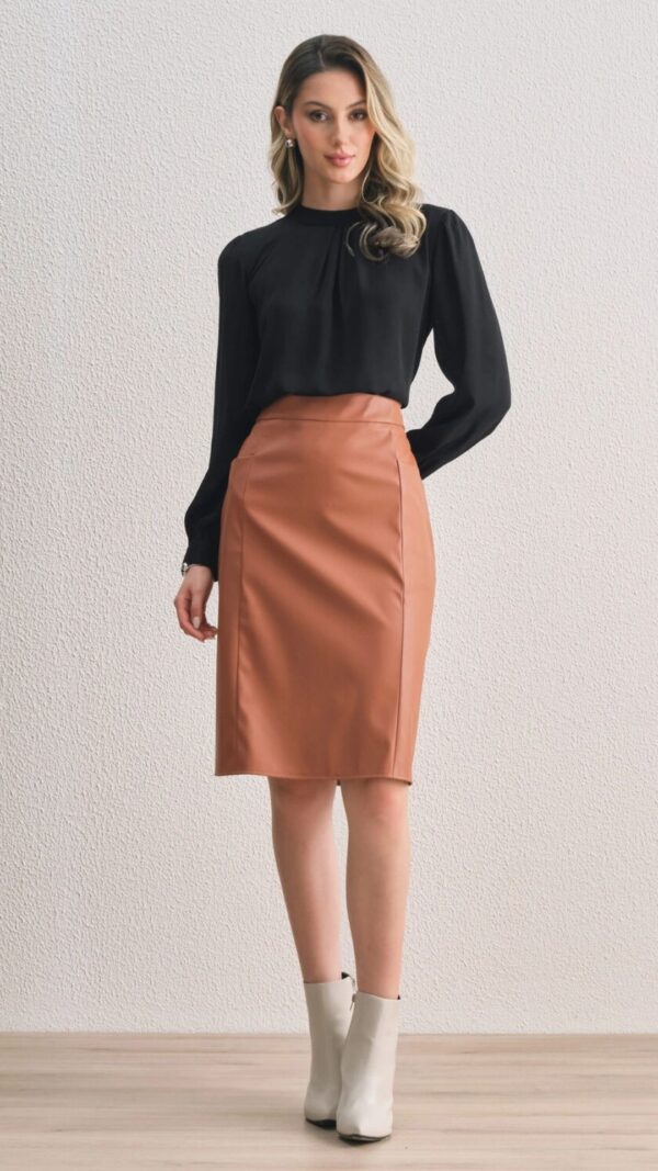 Conjunto Blusa Punho e Saia Couro - Image 2