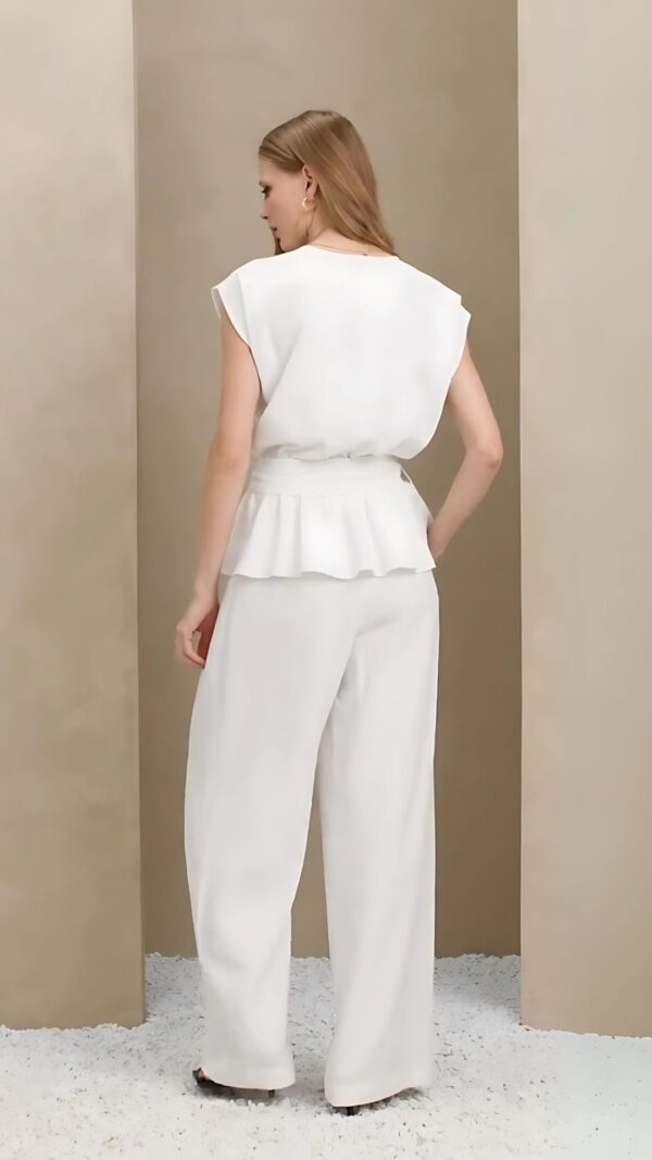 Conjunto Calça Pantalona com Pregas Frontal e Blusa - Image 3